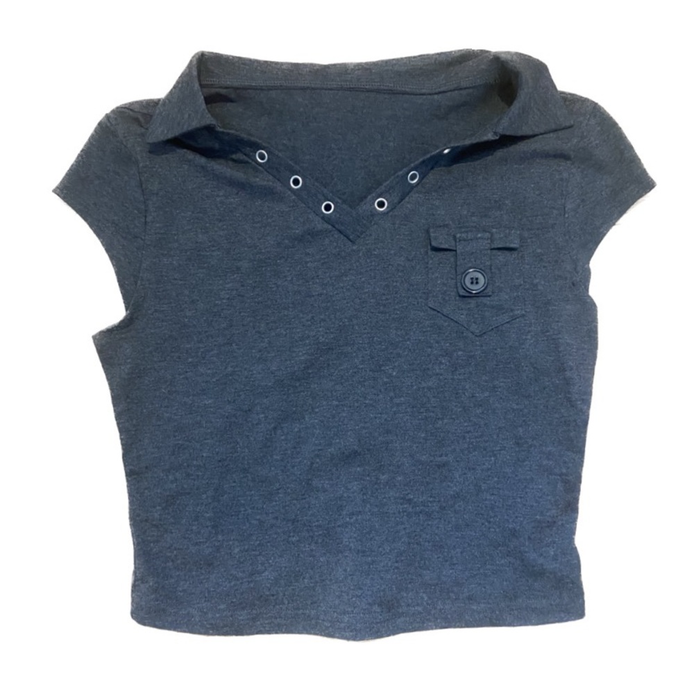 Cute black/gray short sleeve cropped top with pocket and buttons in the front🖤